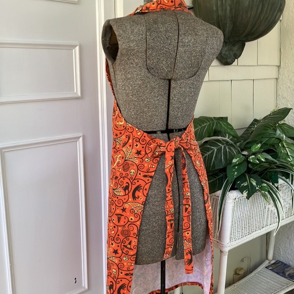 Johanna Parker Halloween Apron - Picture 7 of 9